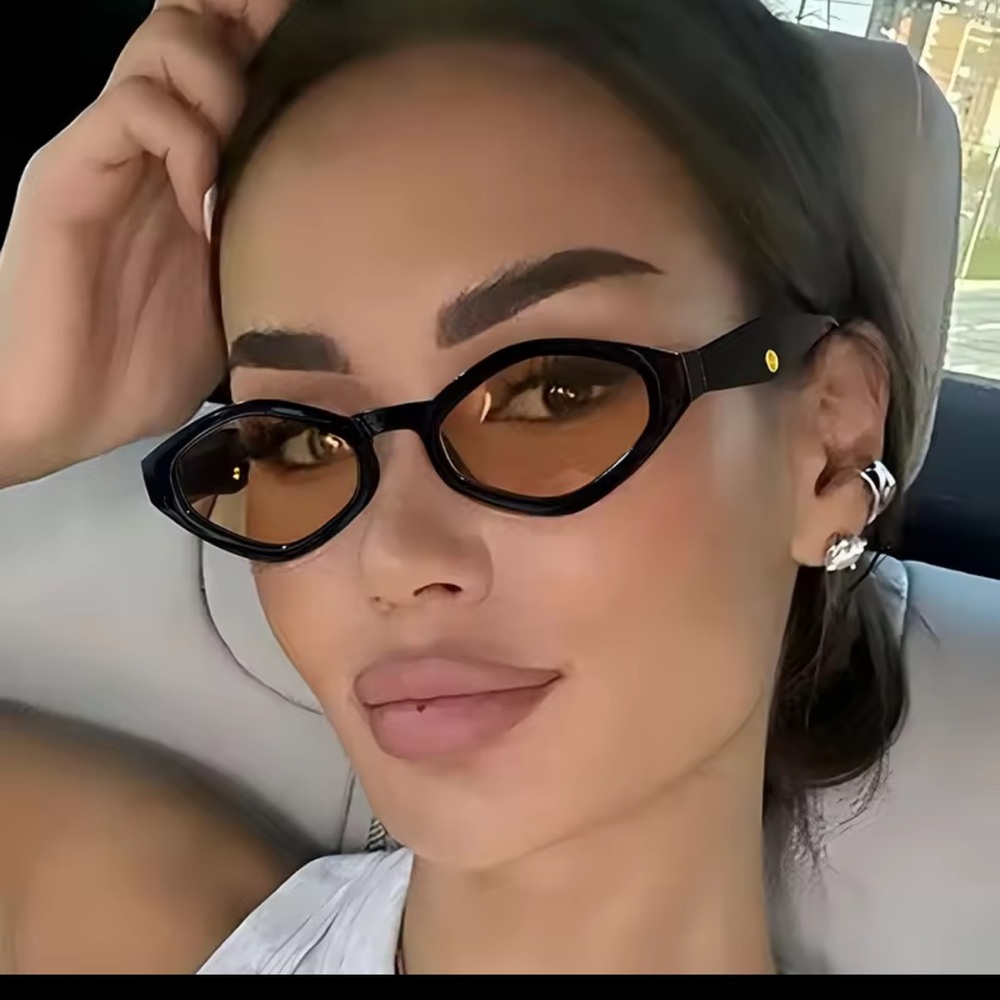 Elegant Black and Gold Women's Sunglasses